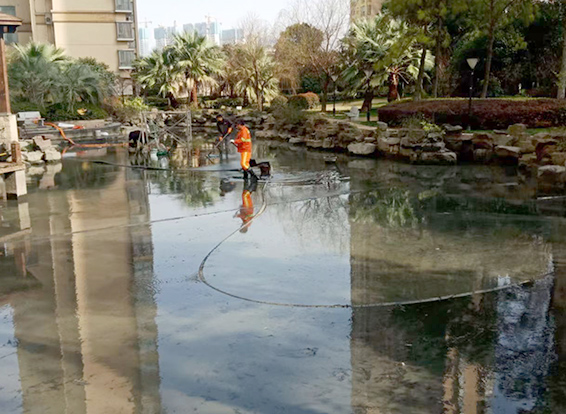 雅星镇景观池淤泥清理