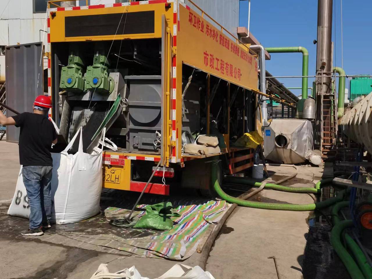 雅星镇淤泥压干处理